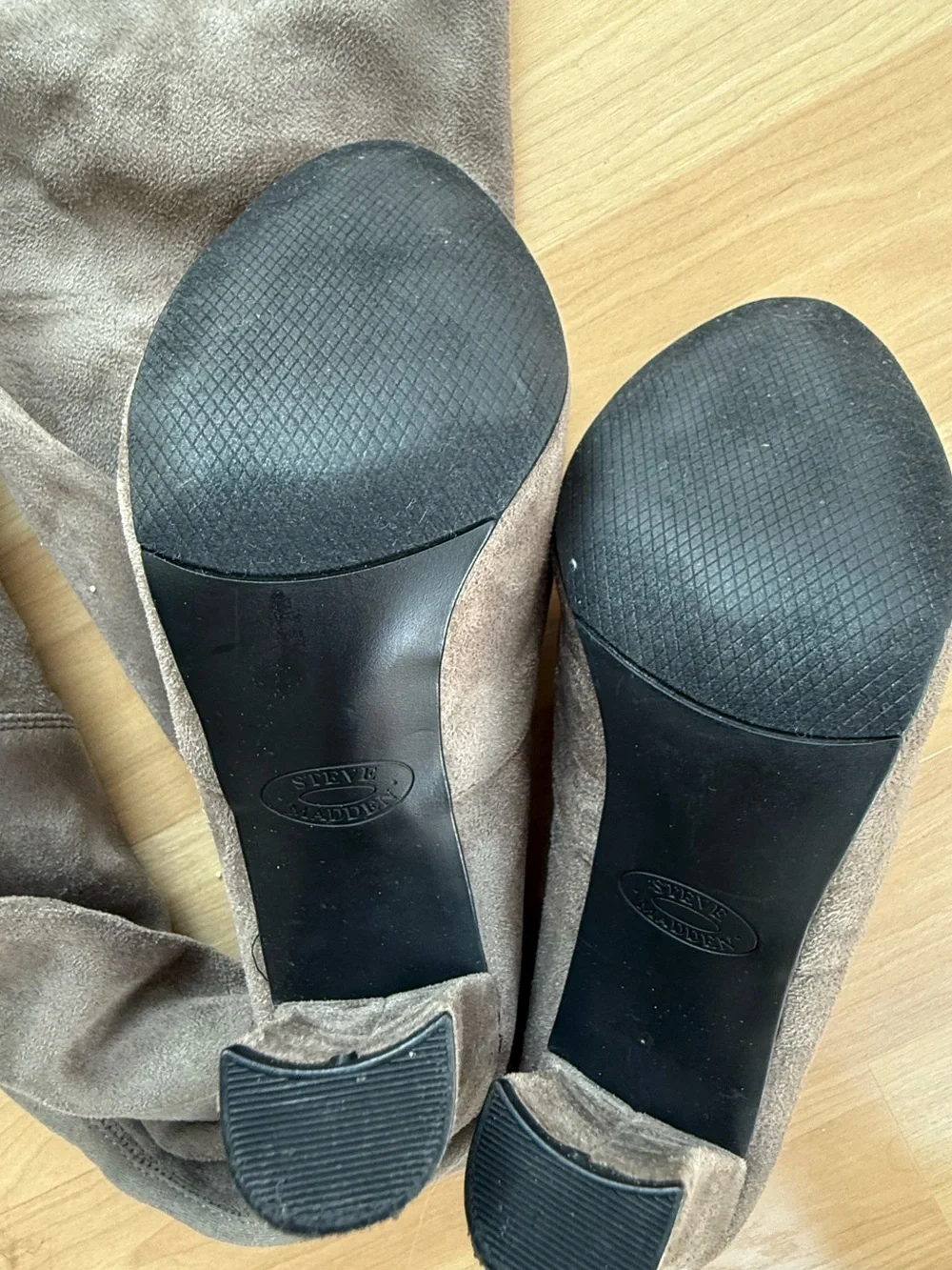 Steve Madden￼ stylish taupe